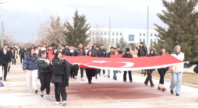 ASÜ’lü Öğrenciler ve Şehit Aileleri, Şehitlerimiz İçin Yürüdü