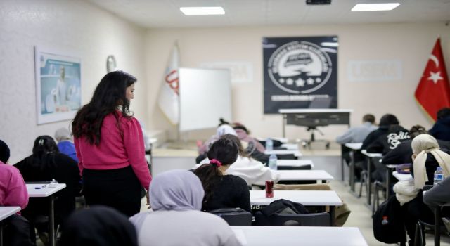 Belediyeden Öğrencilere Ücretsiz Eğitim Desteği