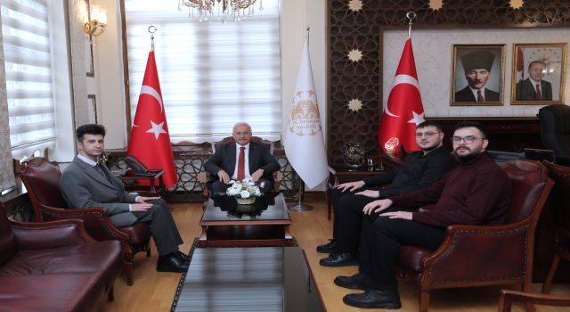 Vali Mehmet Ali Kumbuzoğlu Buldukları Yüklü Miktardaki Parayı Polise Teslim Eden Gençleri Valilik Makamında Ağırladı