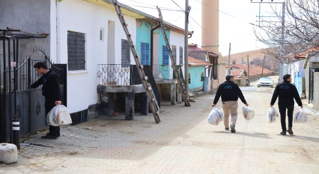 Aksaray Belediyesi Merkeze Bağlı Köylere Ramazan Pidesi Dağıtıyor