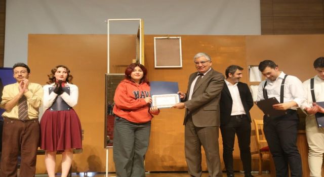 ASÜ Tiyatro Topluluğu 'Satıcının Ölümü' İsimli Oyunu Sahneledi