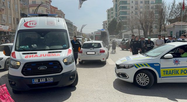 Pazardan Dönen 3 Kadına Otomobil Çarptı