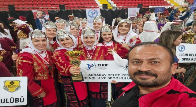 Aksaray Belediyesi Halk Oyunları Ekibi Karaman Bölge Finallerinde Üçüncülük Kupası Kazandı