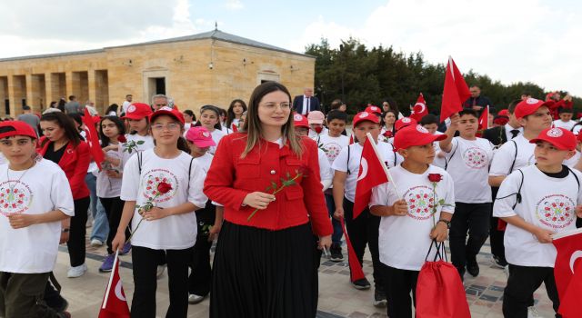 Aksaraylı Çocuklar ATA’nın Huzurunda