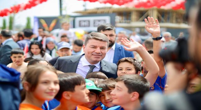 Başkan Dinçer’den Miniklere Bayram Hediyesi