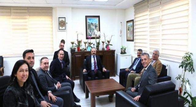 Rektör Arıbaş’tan Eğitim Fakültesi Dekanı Yıldırım’a tebrik ziyareti