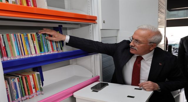 Vali Kumbuzoğlu, “Kütüphane Kültürünü Yaygınlaştıracağız”