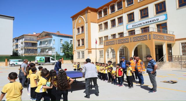 Elektronik Atık Toplama Yarışmasında Dereceye Giren Okullara Hediyeleri Teslim Edildi
