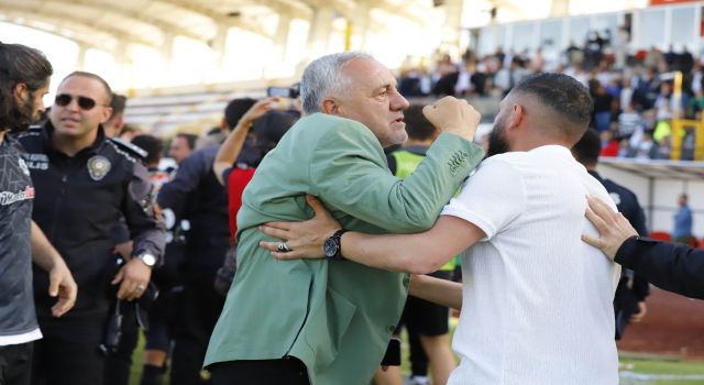 Karacabeysporlu Oyuncular Elenmenin Acısını Basın Mensuplarından Çıkardı