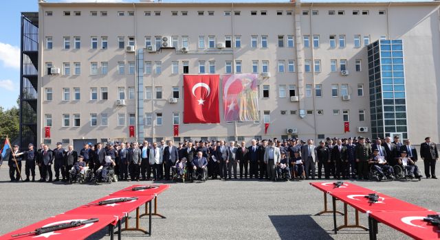 Özel Gençler Üniforma Giyip Bir Günlüğüne Asker Oldu