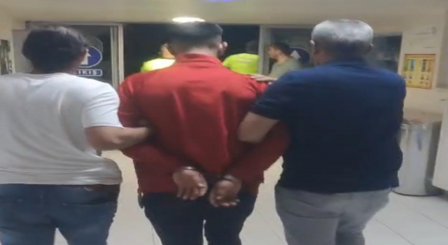 24 Yıl İle Aranan Hırsızlık Zanlısı Yorgan Altında Yakalandı