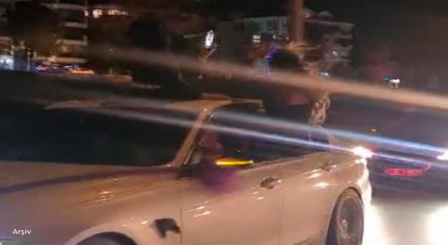 Gelin Arabasında Tehlikeli Hareketler Yürekleri Ağza Getirdi!
