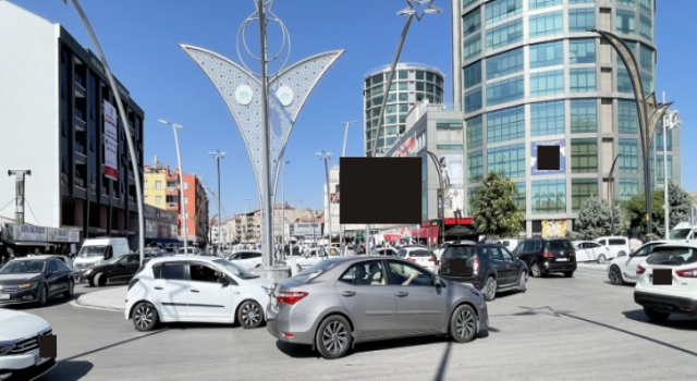 Trafik Çileden Çıkıp Kabus Olmaya Başladı