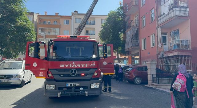 Çatı Yangını Kısa Sürede Söndürüldü