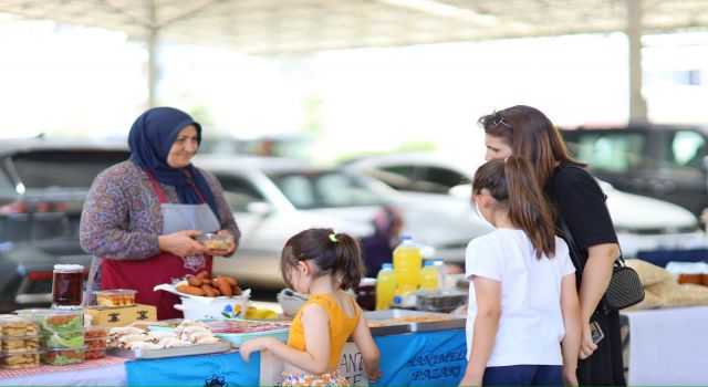 Hanımeli Pazarı’nda Kışlık Ürünlere Yoğun İlgi