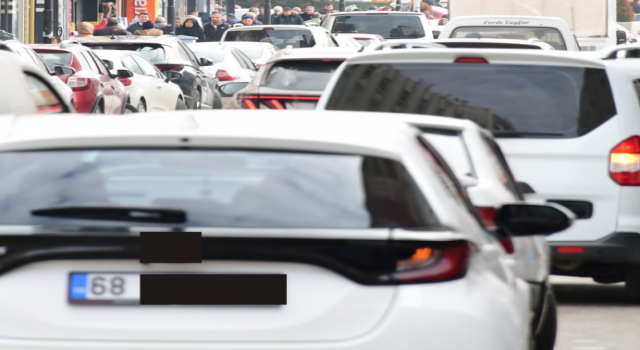 Atatürk Bulvarında Trafik Sorunu Artıyor