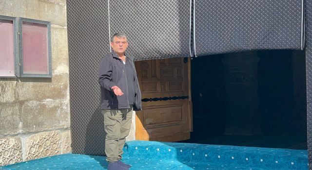 Namaza Gitti Ayakkabısından Oldu