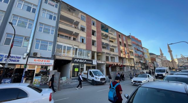 Peş Peşe Yıkılıyorlar