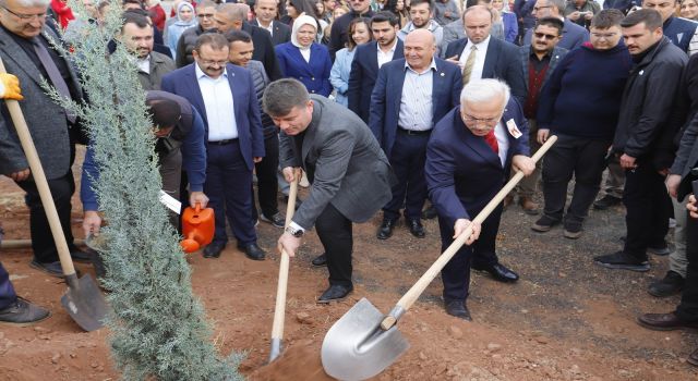 24 Kasım Öğretmenler Günü Hatıra Ormanında 5 Bin Fidan Toprakla Buluştu