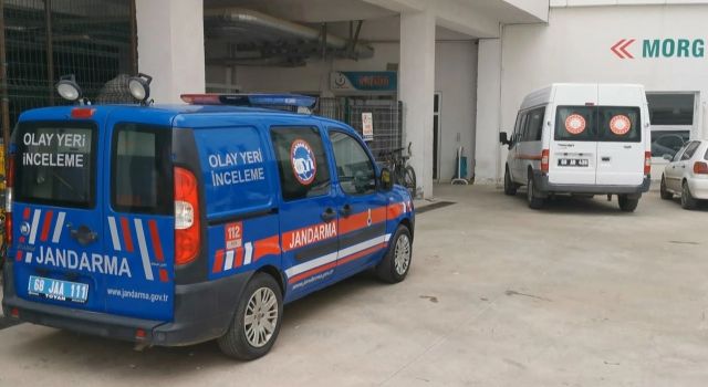 Eşinin Silahı İle Yaşamına Son Verdi