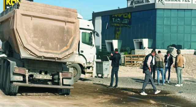 OSB Yolunda 2 TIR Çarpıştı