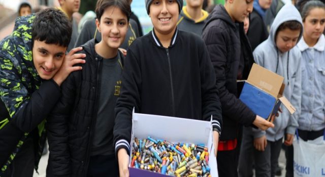 Çevre Kulübü Öğrencileri Rekor Atık Pil Toplayarak Örnek Oldu