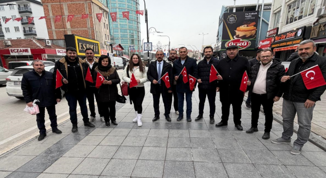 İYİ Parti’den, Esnaf ve Vatandaşlara Türk Bayrağı