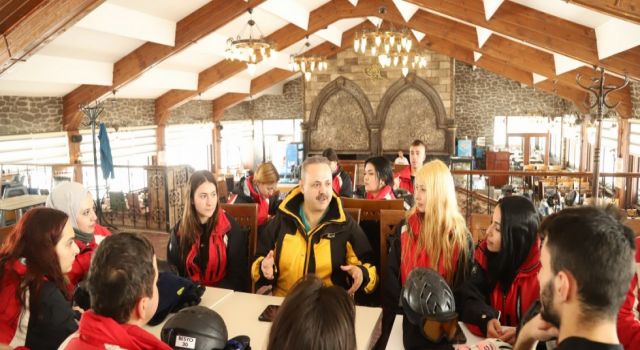 ASÜ’nün 20’nci Yılında, 20 Öğrenciye Kayak Keyfi