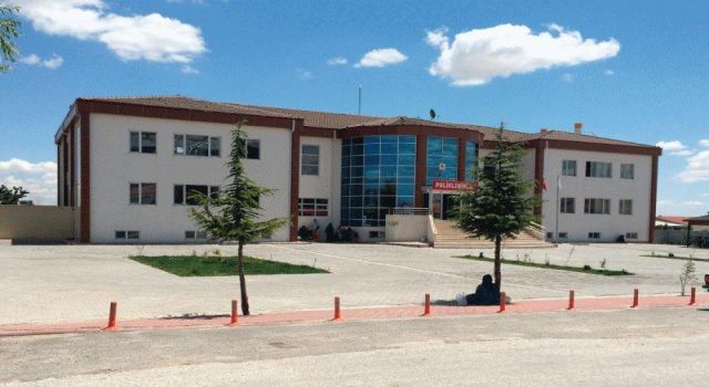 Ortaköy’de Ekmek Kamyonu ile İşçi Servisi Çarpıştı