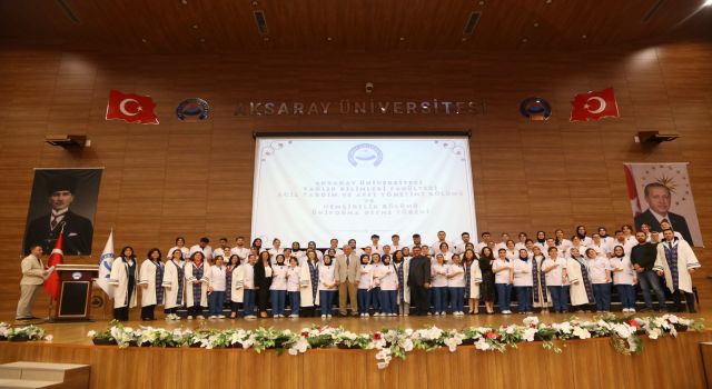 Üniformalarını Giyen Sağlıkçılar Mesleğe İlk Adımlarını Attı