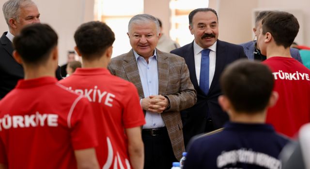 Vali Duru, Aksaraylı Şampiyonlarla Buluştu
