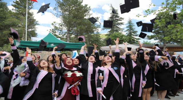 ASÜ Güzelyurt MYO’da Mezuniyet Coşkusu Yaşandı