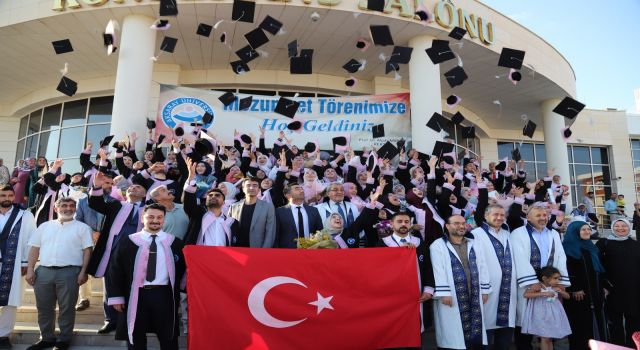 ASÜ İlahiyat Fakültesinde İlim Yolculuğu Mezuniyetle Taçlandı