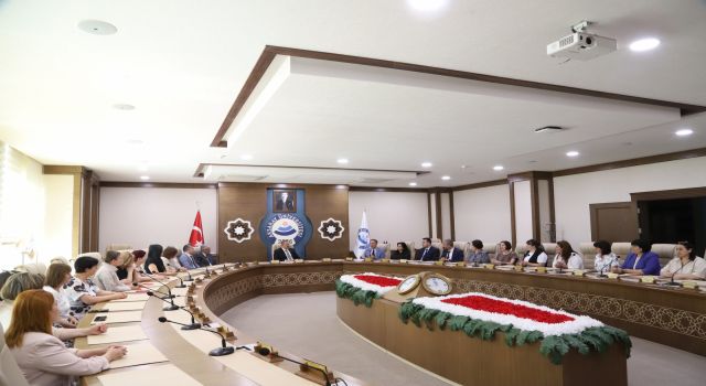 Gagauz Dili ve Edebiyatı öğretmenleri ASÜ Rektörü Arıbaş’ı Ziyaret Etti