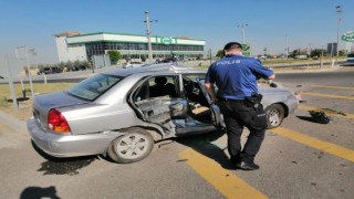 Hafif ticari araçla otomobil çarpıştı: 7 yaralı