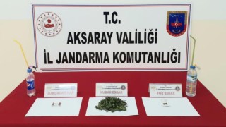 Jandarma uyuşturucu tacirlerini suçüstü yakaladı