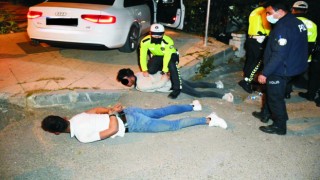 Polis “Direnme Yat” Dedi Yatmadı, Yatırıldı Kalkmadı