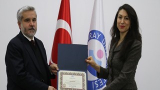 Başarı Gösteren Akademisyenler Belgelerini Aldı