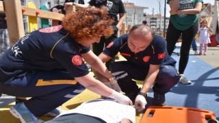 Sağlık Çalışanı Çift Aynı Ambulansta Hastaların İmdadına Yetişiyor