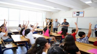 Dinçer Öğrencilerle Karne Heyecanı Yaşadı