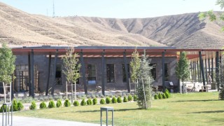 Millet Kıraathanesi Açılış İçin Gün Sayıyor