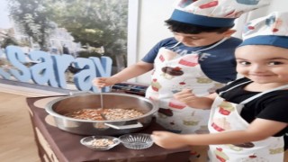 MİNİK ÖĞRENCİLERDEN AŞURE İKRAMI