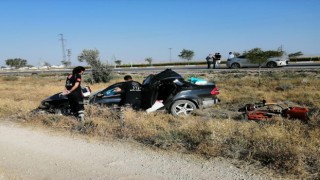Tıra Çarpan Otomobildeki 3 Kişi Öldü, 1 Kişi Yaralandı