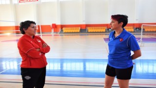 Dünya İkincisi Para Badmintoncu Halime Yıldız, Paris Paralimpik Oyunları'na Hazırlanıyor