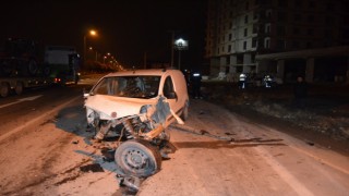 Hafif Ticari Araç İle Otomobilin Çarpıştığı Kazada 3 Kişi Yaralandı