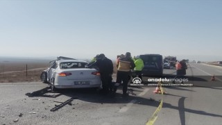 İki Aracın Karıştığı Kazada 2 Kişi Öldü