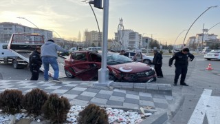 İki Otomobilin Çarpıştığı Kazada 4 Kişi Yaralandı