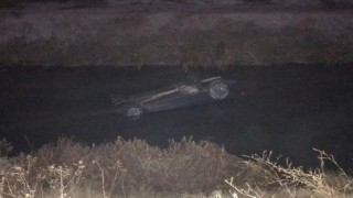 Sulama Kanalına Devrilen Otomobildeki 1 Kişi Öldü, 1 Kişi Yaralandı