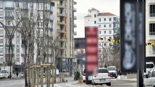 Belediye Gelişigüzel Asılan Tabelalar İçin Uyardı