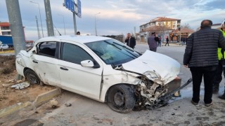 Tır İle Otomobilin Çarpışması Sonucu 5 Kişi Yaralandı